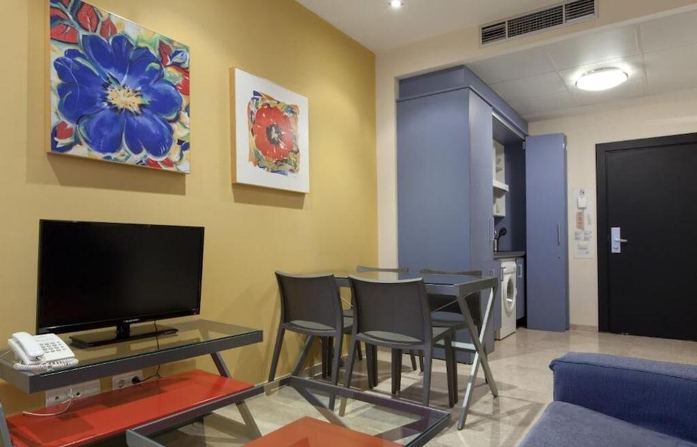Apartamentos Vertice Sevilla Aljarafe Бормухос Екстериор снимка