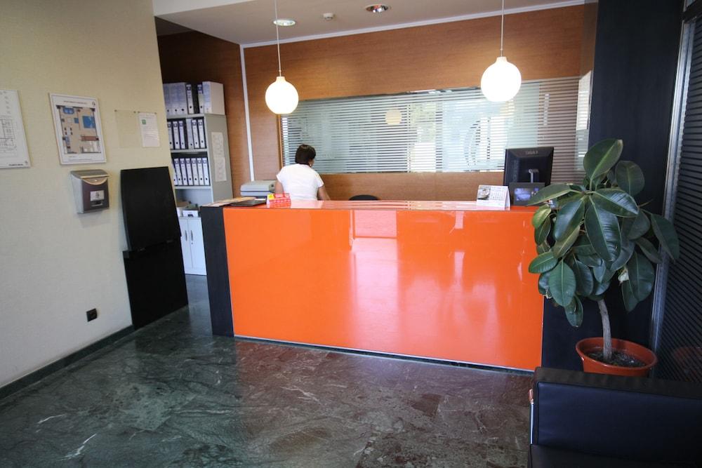 Apartamentos Vertice Sevilla Aljarafe Бормухос Екстериор снимка