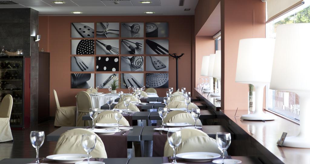 Apartamentos Vertice Sevilla Aljarafe Бормухос Екстериор снимка