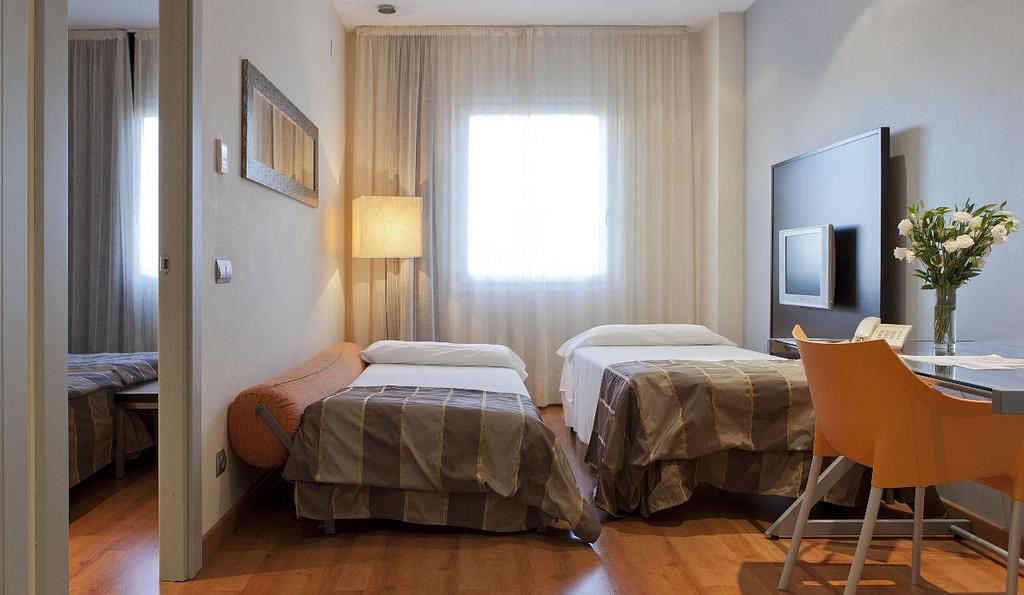 Apartamentos Vertice Sevilla Aljarafe Бормухос Екстериор снимка