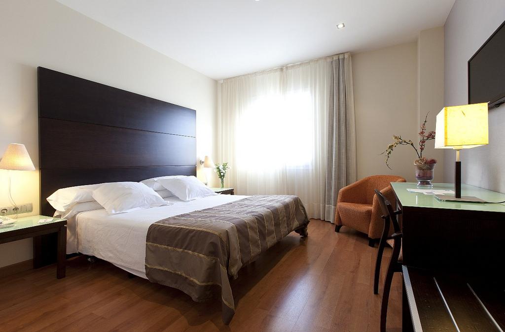 Apartamentos Vertice Sevilla Aljarafe Бормухос Екстериор снимка