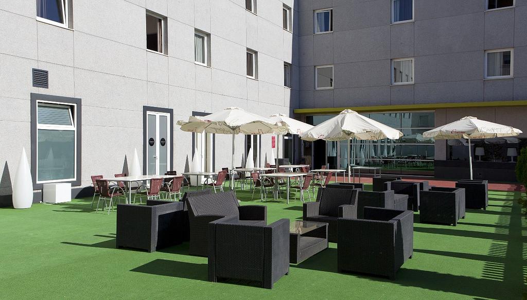 Apartamentos Vertice Sevilla Aljarafe Бормухос Екстериор снимка