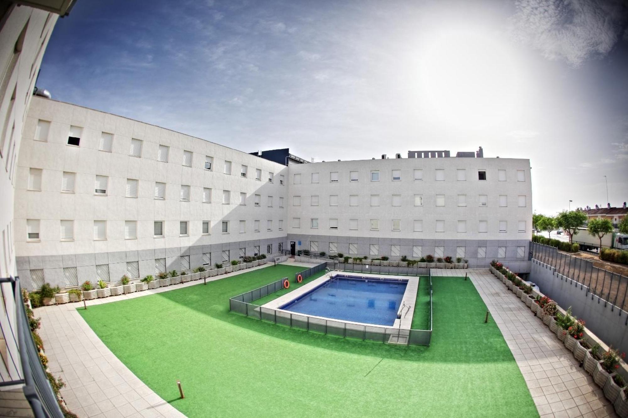 Apartamentos Vertice Sevilla Aljarafe Бормухос Екстериор снимка