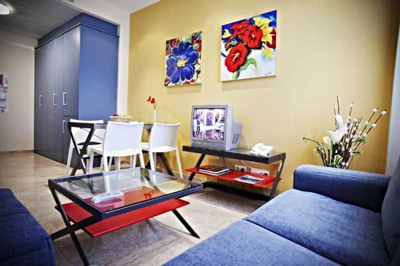 Apartamentos Vertice Sevilla Aljarafe Бормухос Стая снимка