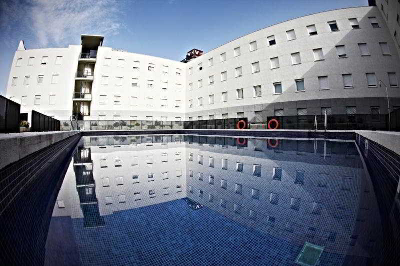 Apartamentos Vertice Sevilla Aljarafe Бормухос Екстериор снимка
