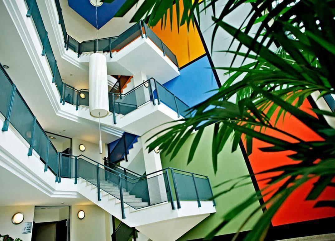 Apartamentos Vertice Sevilla Aljarafe Бормухос Екстериор снимка
