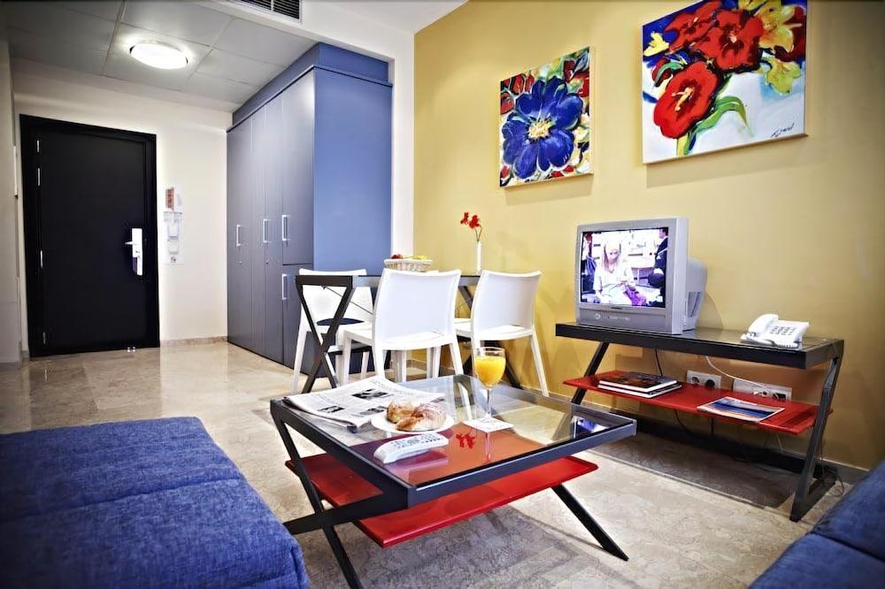 Apartamentos Vertice Sevilla Aljarafe Бормухос Екстериор снимка
